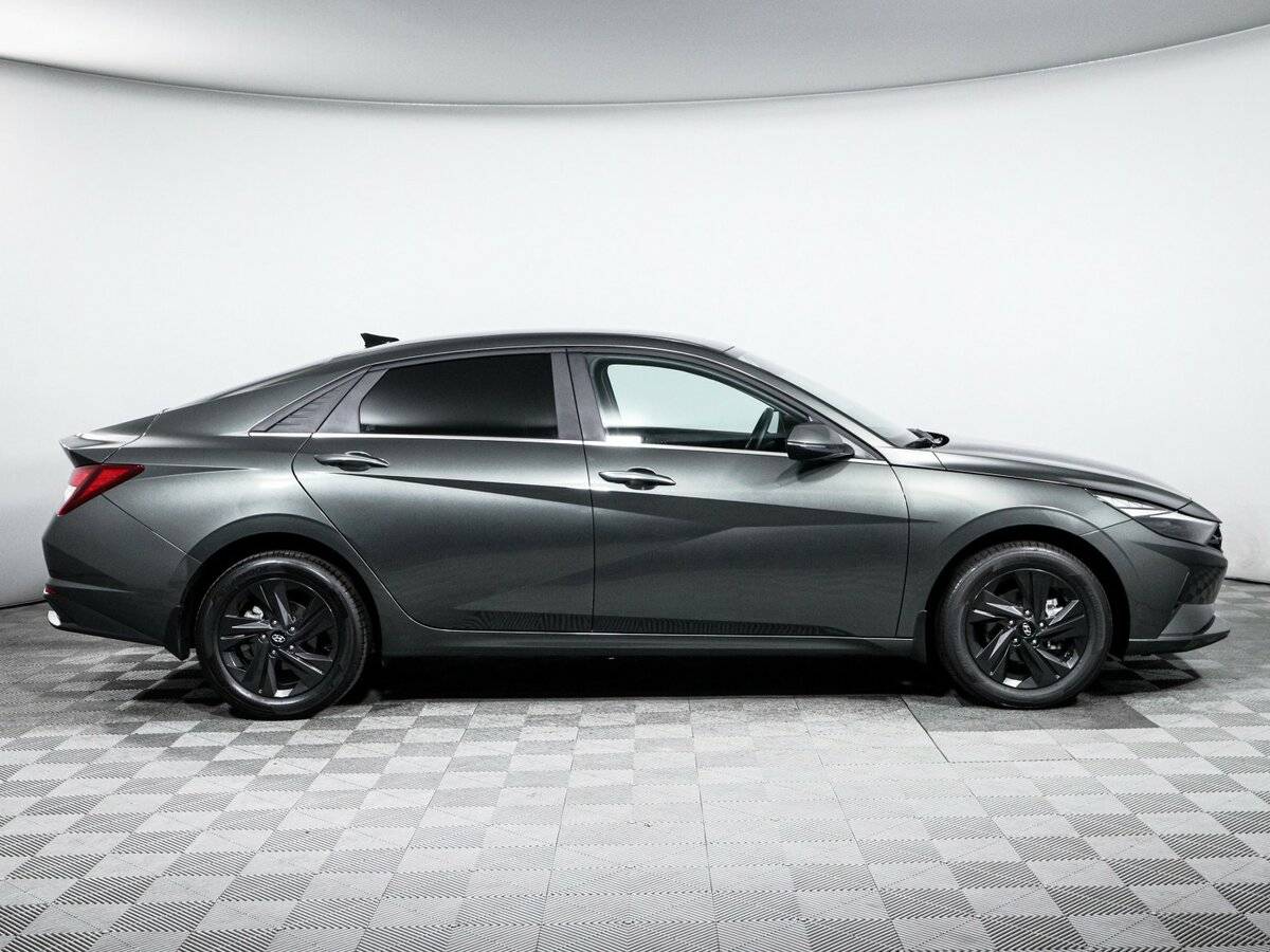 Hyundai Elantra 2021 года с пробегом. Фото: #3