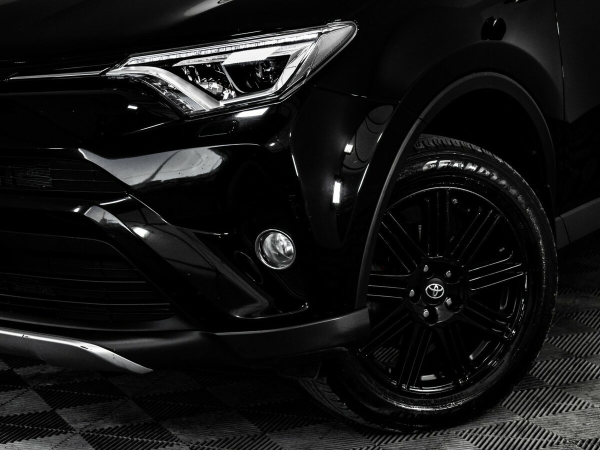 Toyota RAV4 2017 года с пробегом. Фото: #2