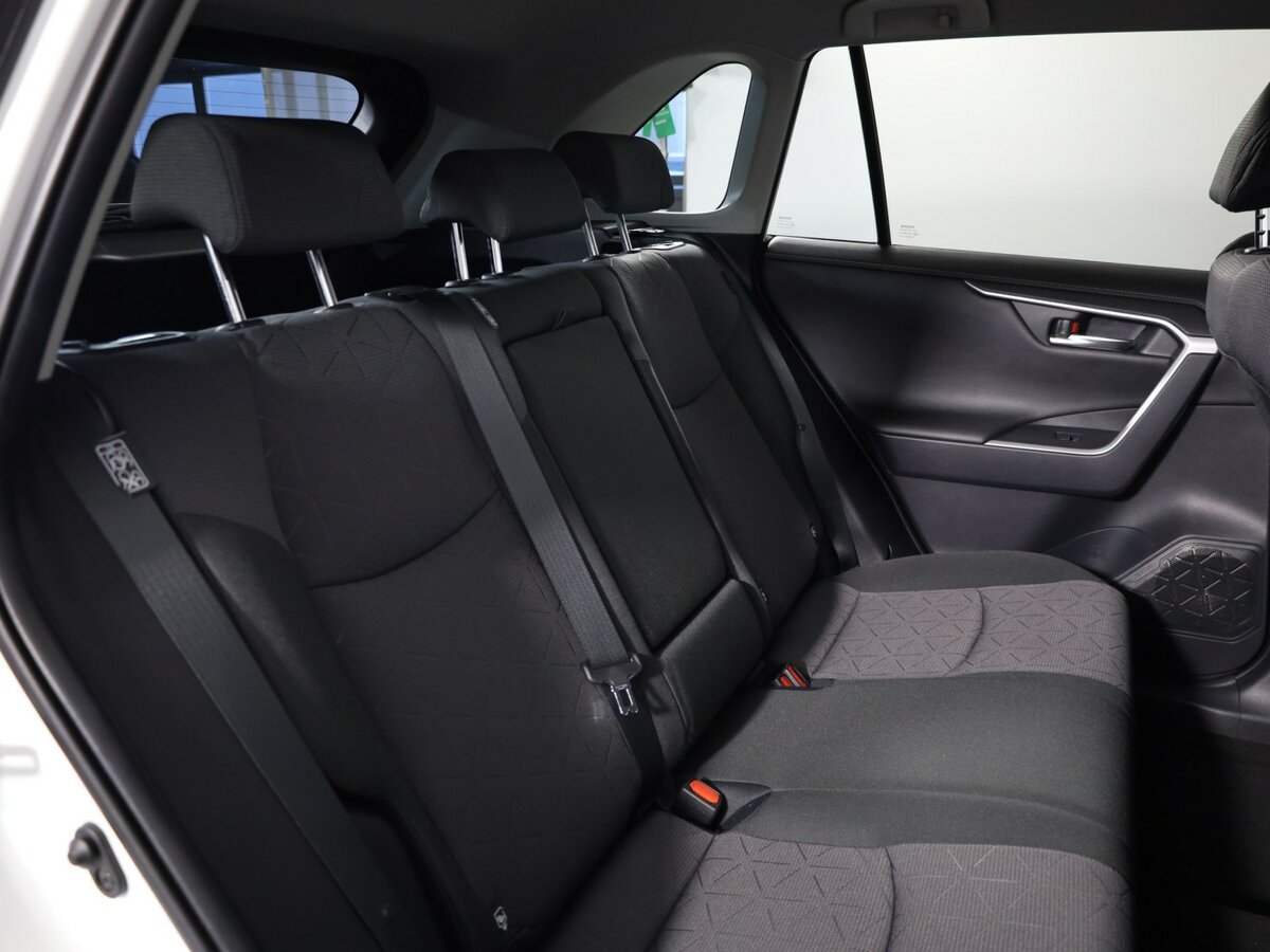 Toyota RAV4 2019 года с пробегом. Фото: #12