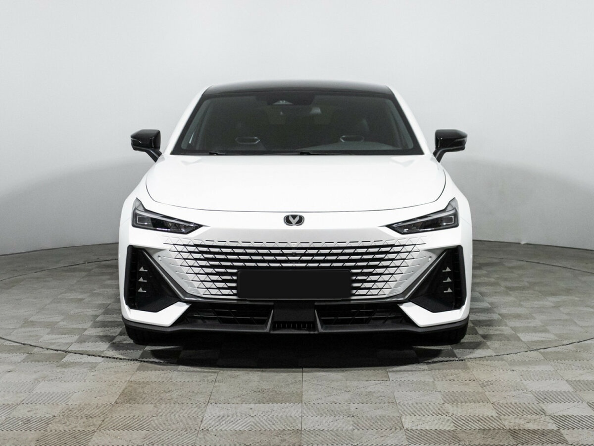 Changan UNI-V 2023 года с пробегом. Фото: #1