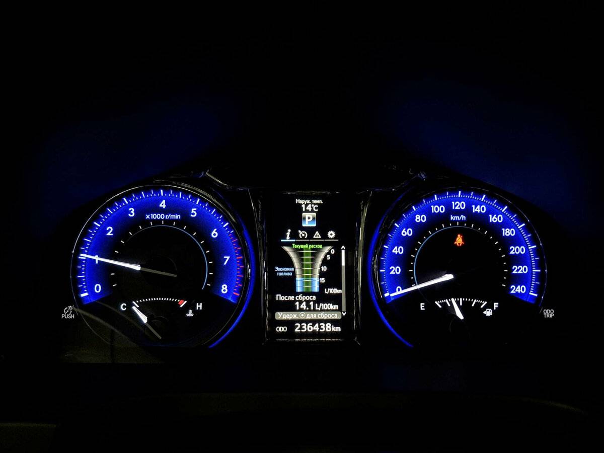 Б/У Тойота Камри 2015 года. Фото: #11