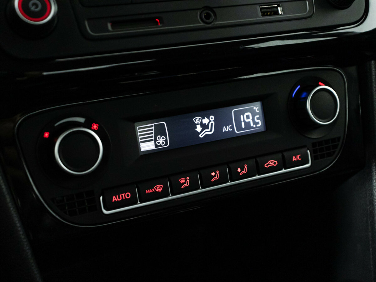 Б/У Фольксваген Поло 2017 года. Фото: #14