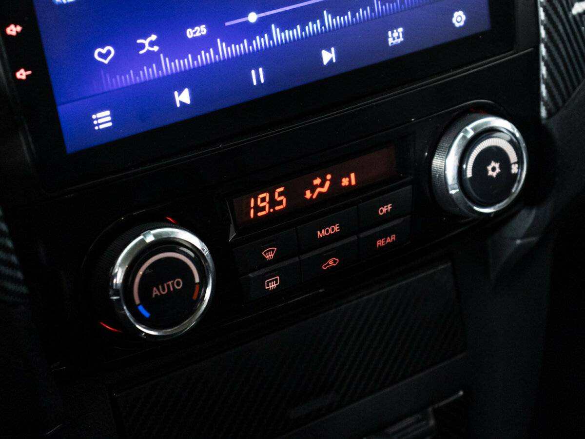 Mitsubishi Pajero 2015 года с пробегом. Фото: #15