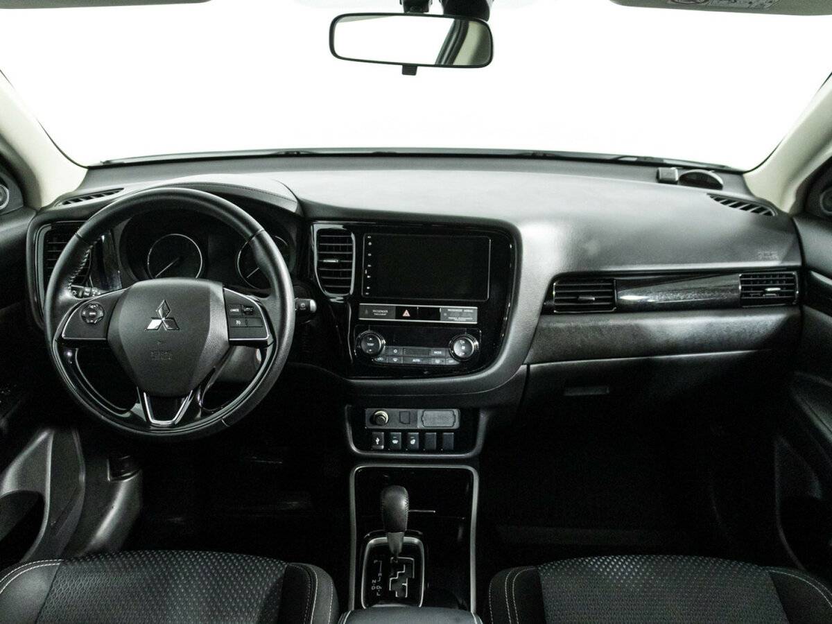 Б/У Митсубиши Оутлэндер 2019 года. Фото: #10