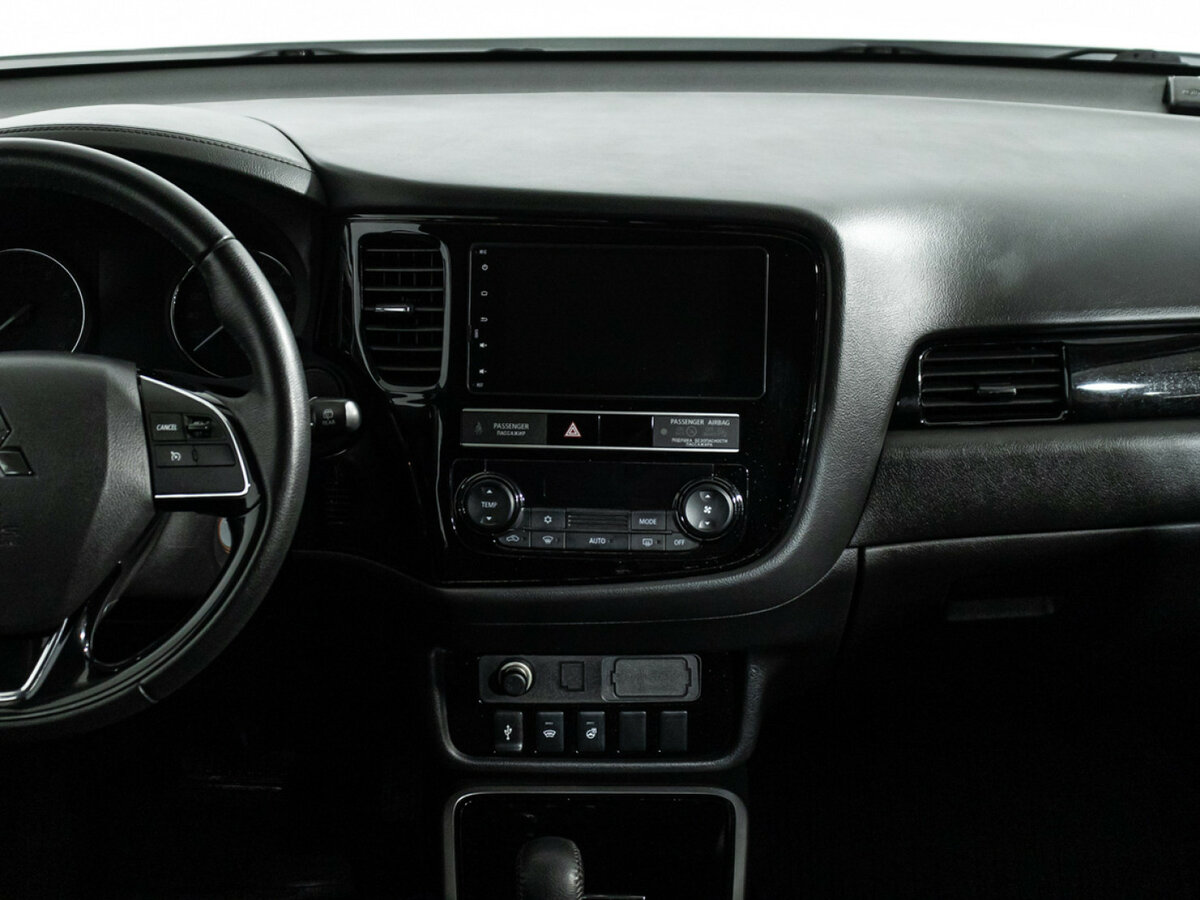 Б/У Митсубиши Оутлэндер 2019 года. Фото: #11