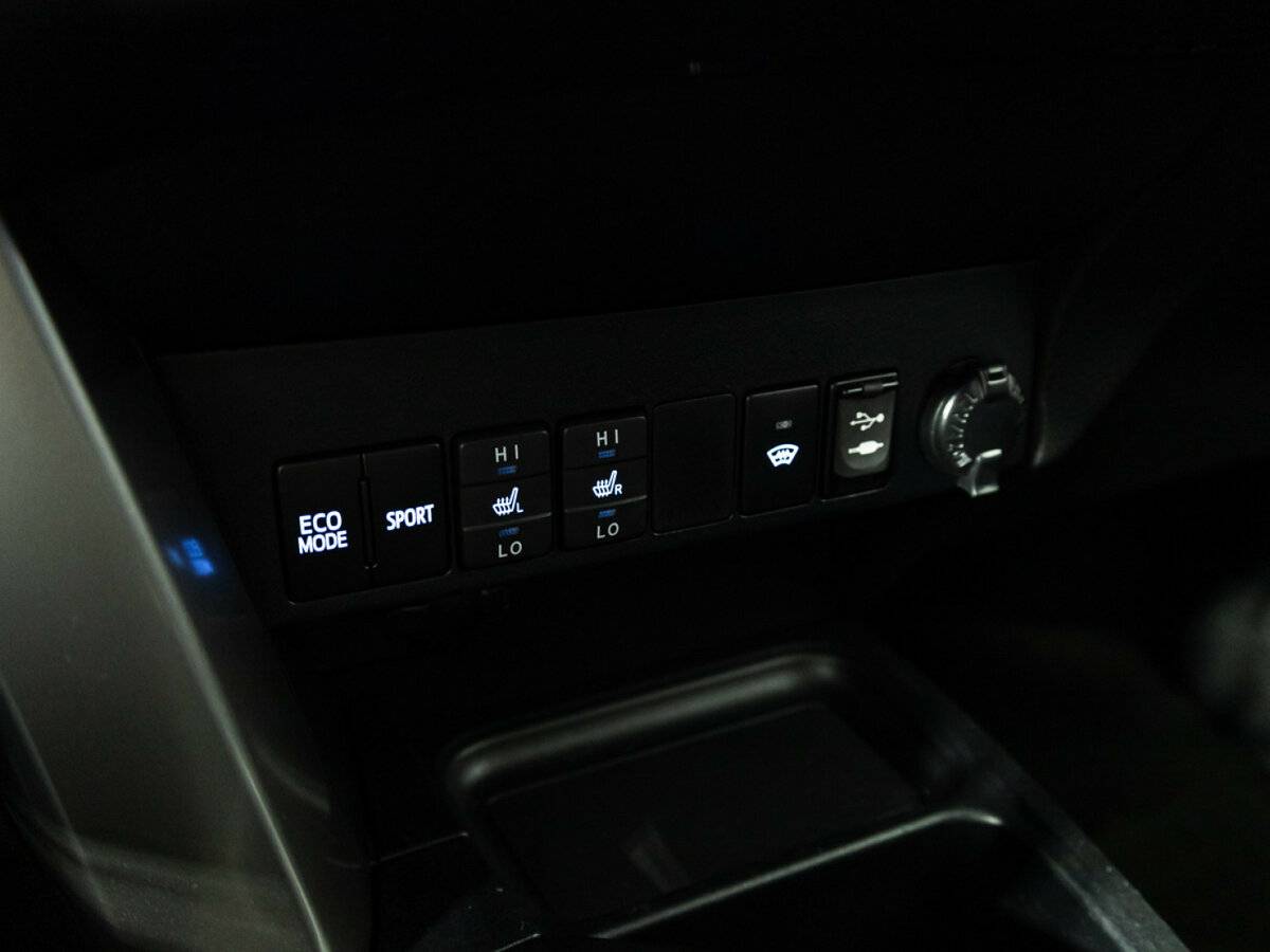 Б/У Тойота Рав4 2016 года. Фото: #15