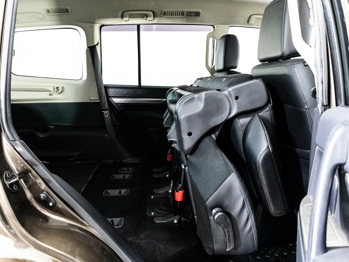 Mitsubishi Pajero 2017 года с пробегом. Фото: #29