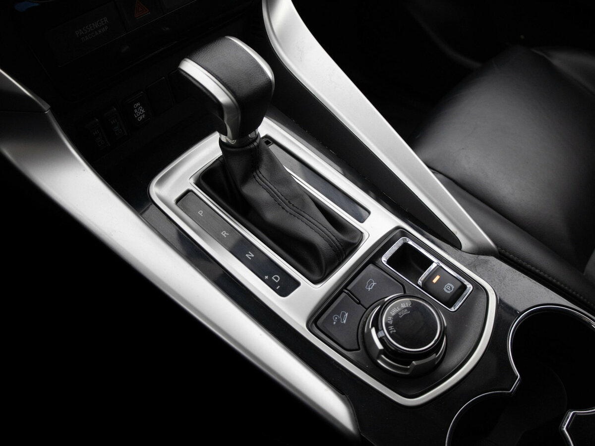 Mitsubishi Pajero Sport 2016 года с пробегом. Фото: #6