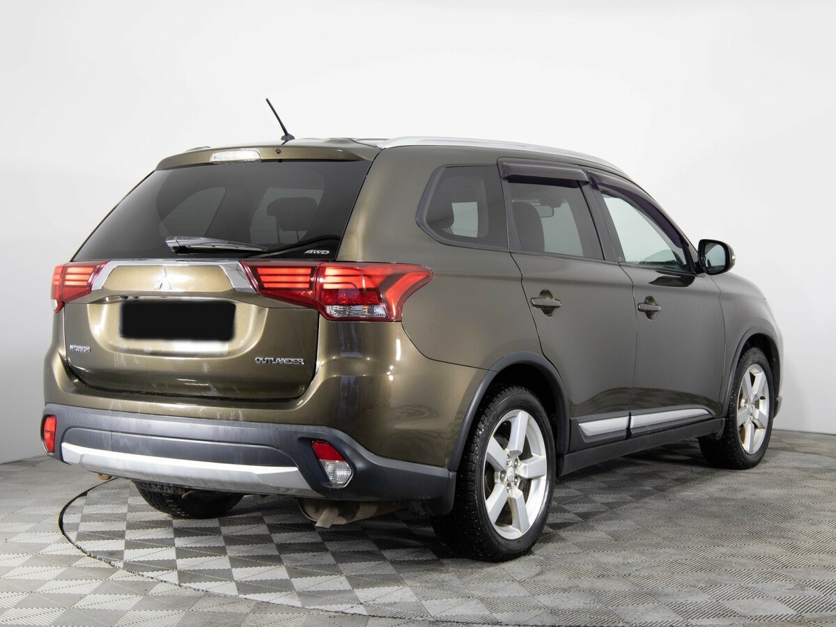 Б/У Митсубиши Оутлэндер 2016 года. Фото: #3