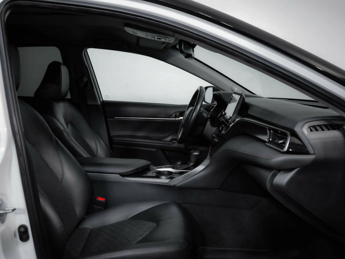 Toyota Camry 2021 года с пробегом. Фото: #22