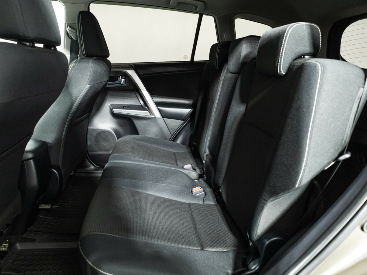 Toyota RAV4 2018 года с пробегом. Фото: #7