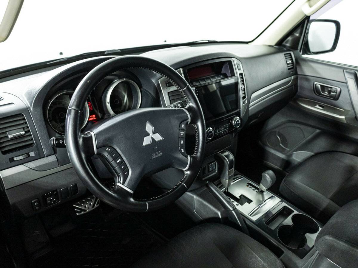 Mitsubishi Pajero 2015 года с пробегом. Фото: #9