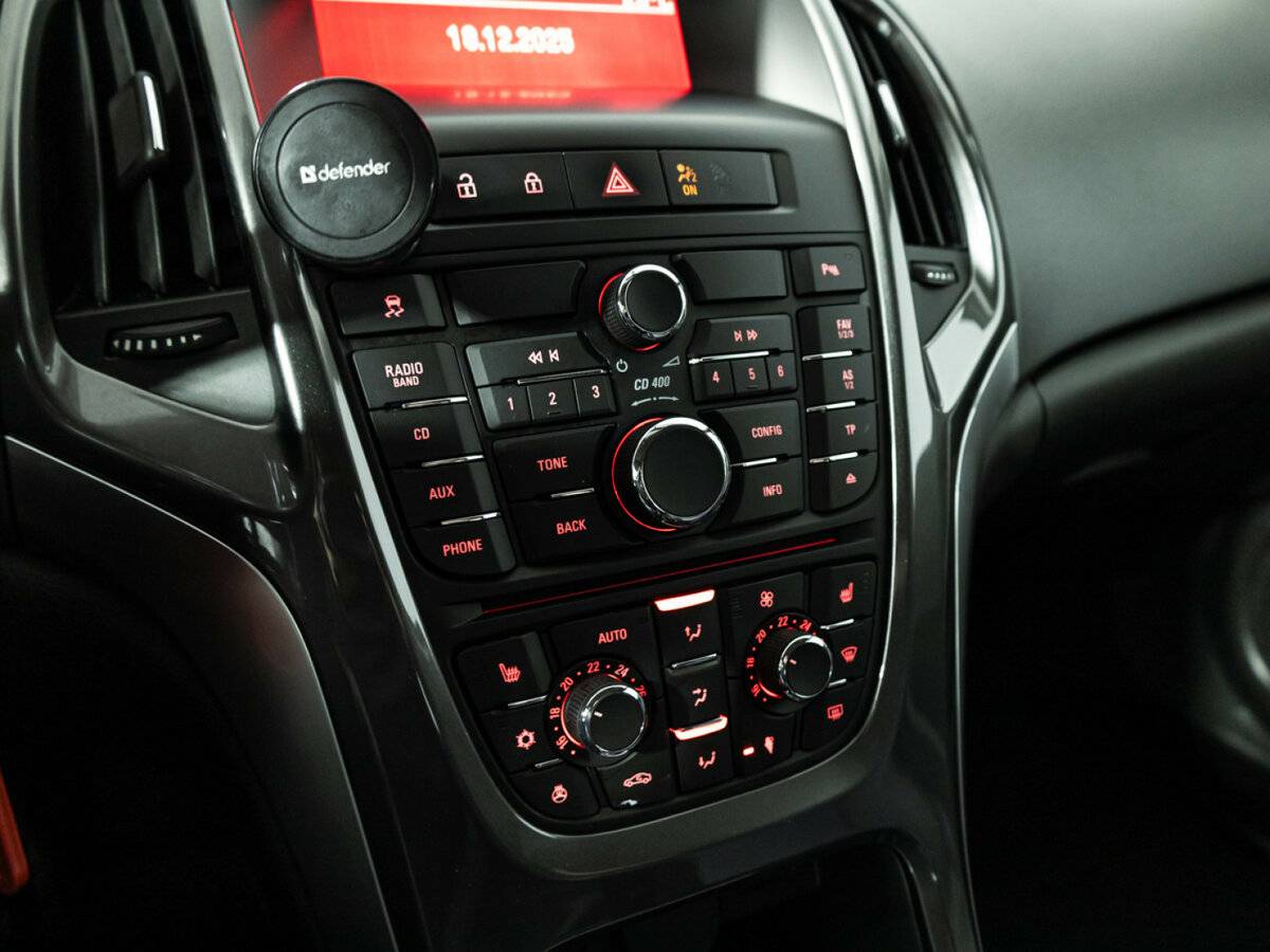 Б/У Опель Астра 2013 года. Фото: #3