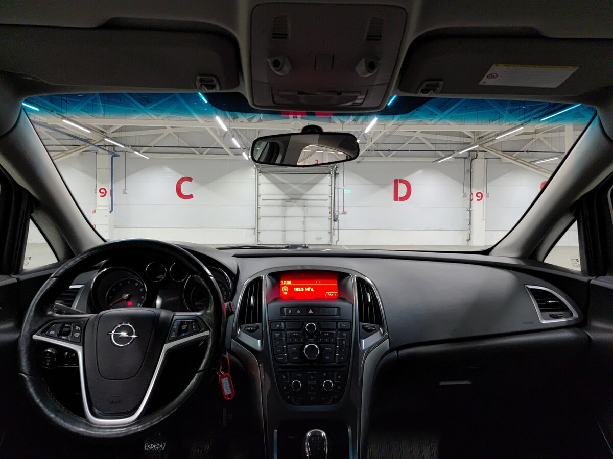 Б/У Опель Астра 2013 года. Фото: #13