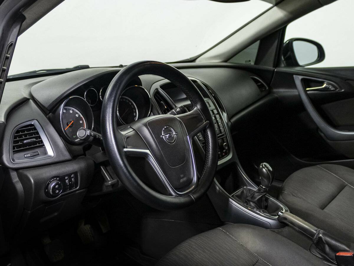 Opel Astra 2013 года с пробегом. Фото: #7