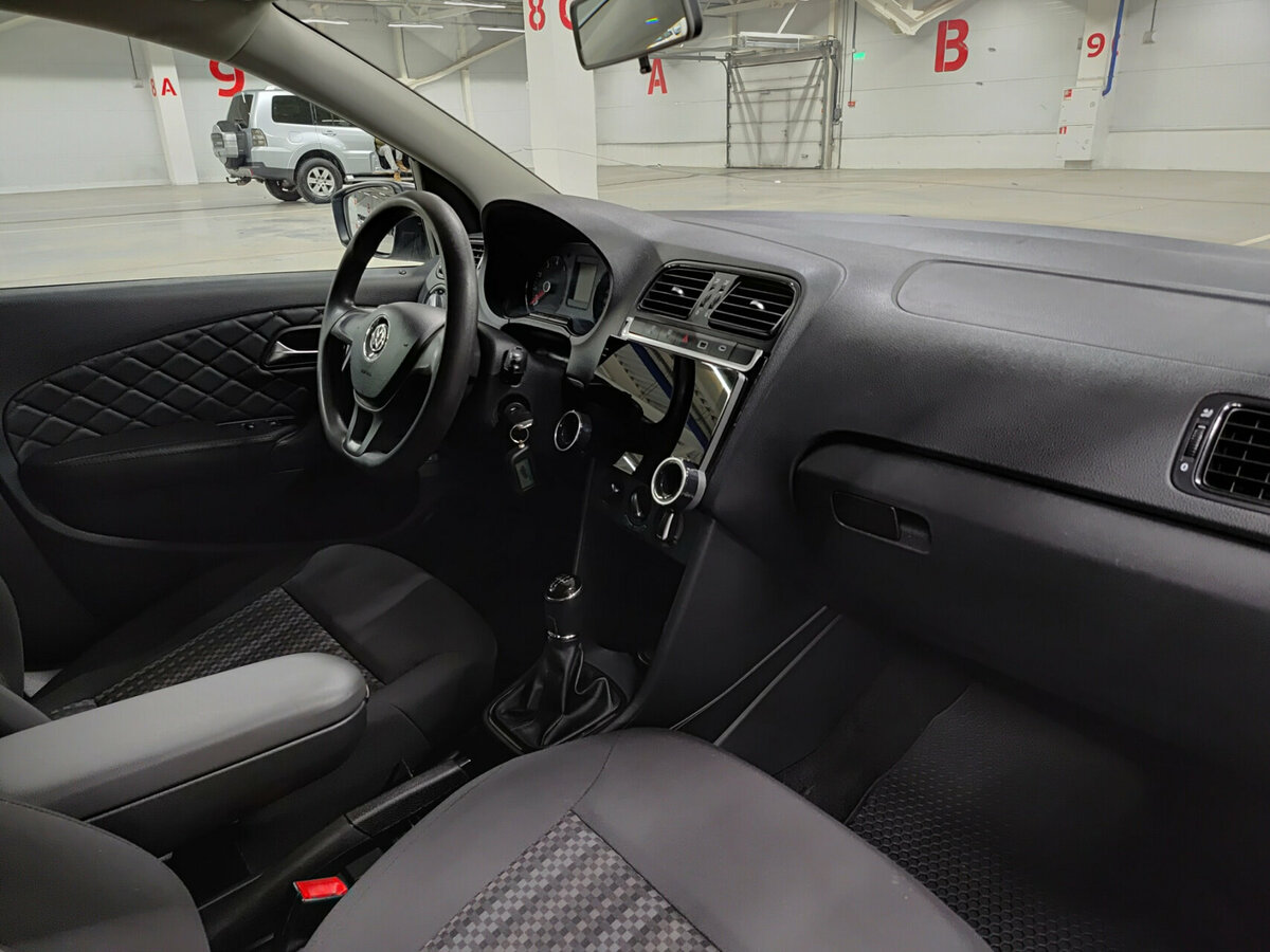 Б/У Фольксваген Поло 2017 года. Фото: #10