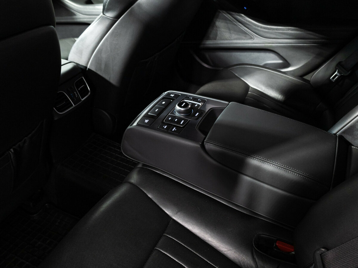 Hyundai Genesis 2015 года с пробегом. Фото: #16