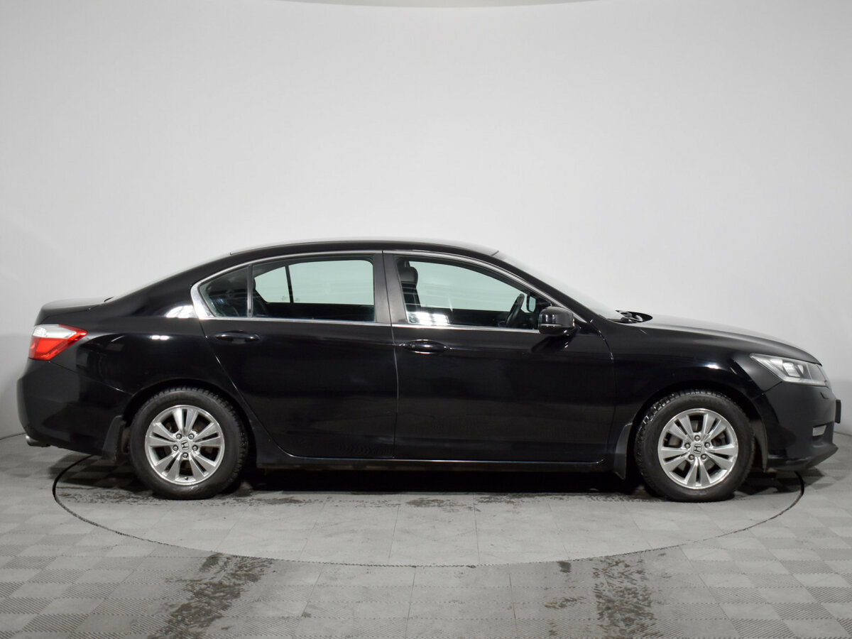 Б/У Хонда Аккорд 2013 года. Фото: #3