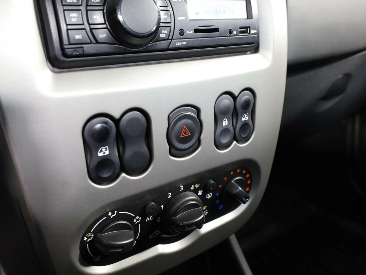 Б/У Рено Логан 2015 года. Фото: #12