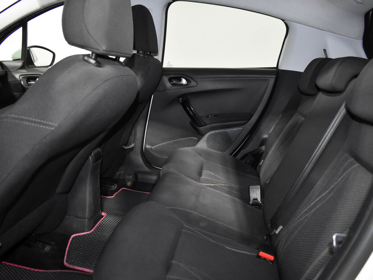 Б/У Пежо 208 2013 года. Фото: #10