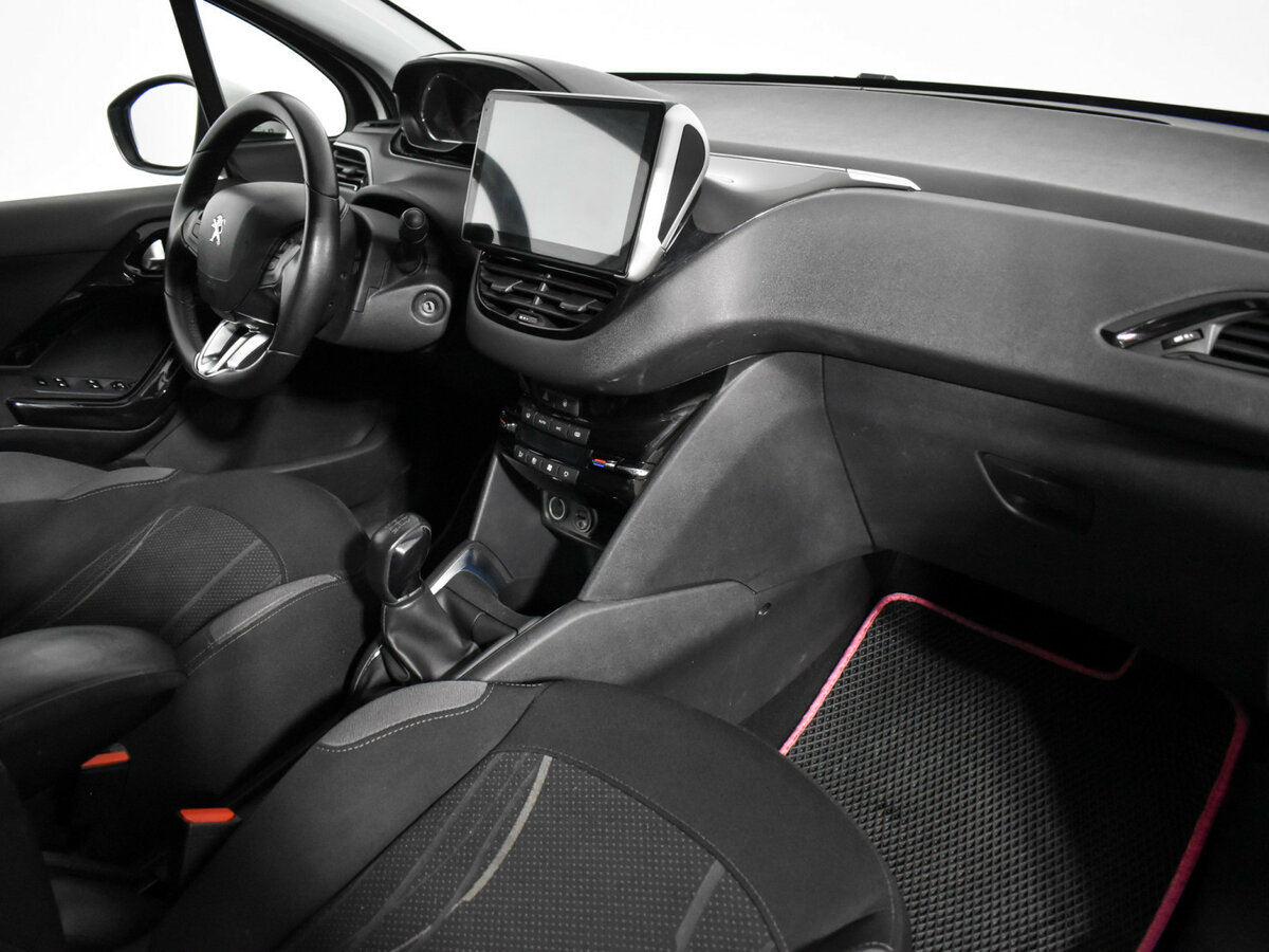 Б/У Пежо 208 2013 года. Фото: #11