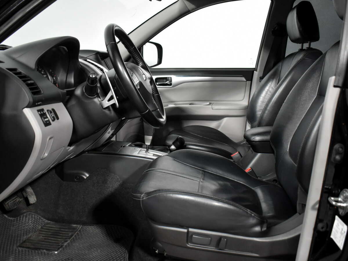 Б/У Митсубиши Паджеро Спорт 2013 года. Фото: #8