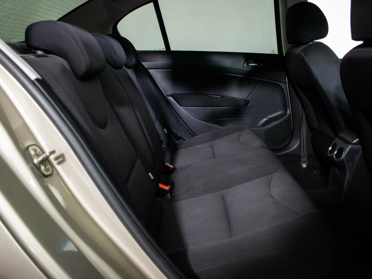 Peugeot 408 2013 года с пробегом. Фото: #8