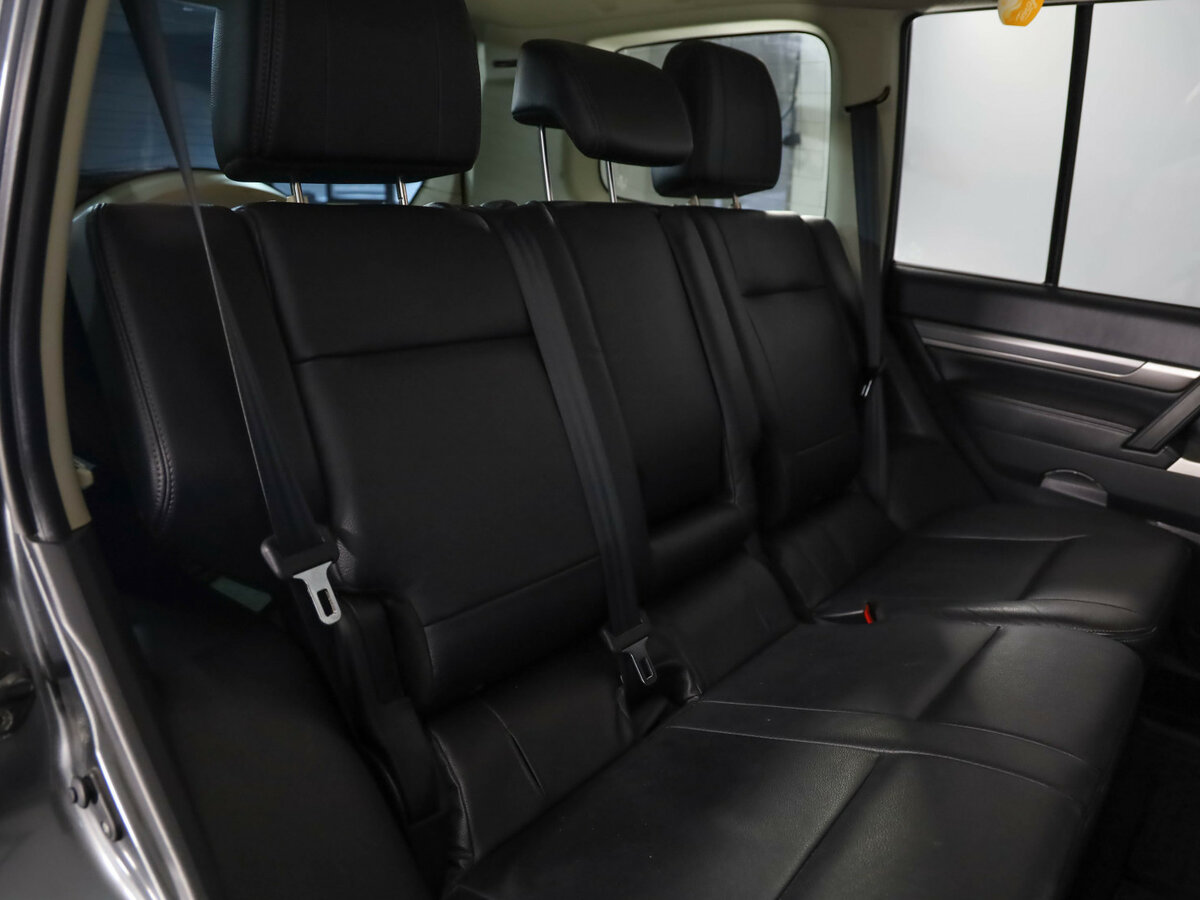 Mitsubishi Pajero 2015 года с пробегом. Фото: #18