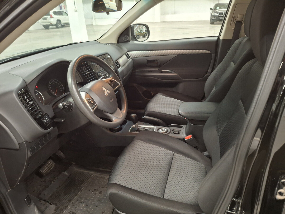 Б/У Митсубиши Оутлэндер 2014 года. Фото: #14