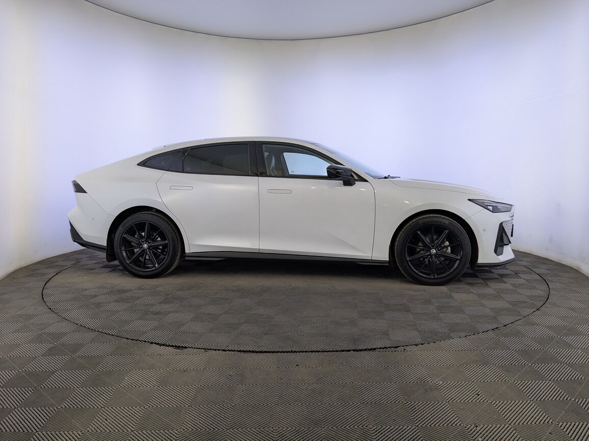 Changan UNI-V 2023 года с пробегом. Фото: #3