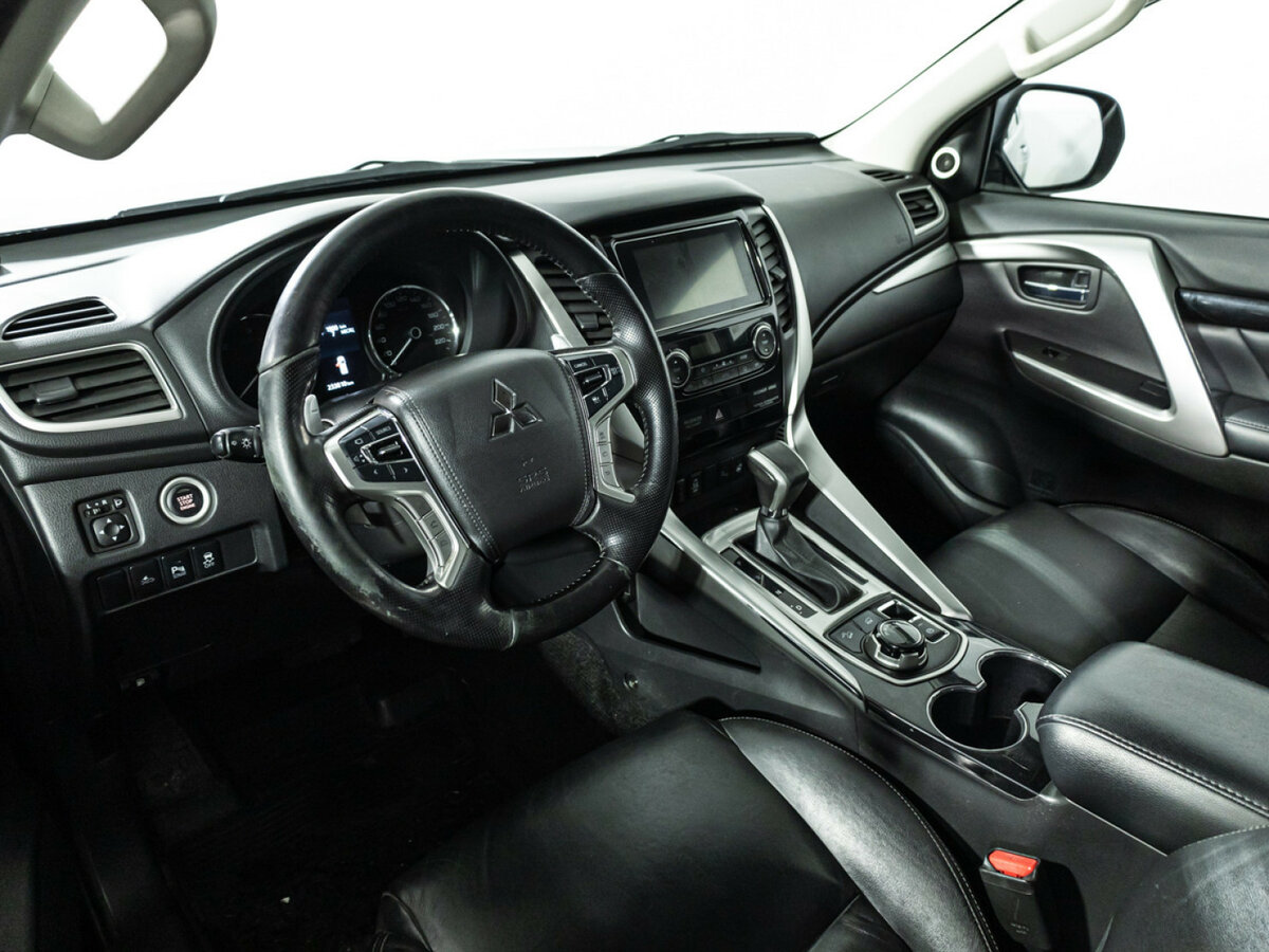 Mitsubishi Pajero Sport 2017 года с пробегом. Фото: #8